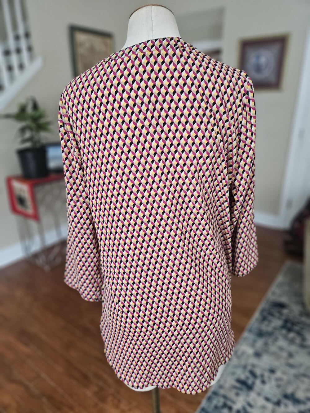 Express Geometric Top Large - Picture 3 of 5